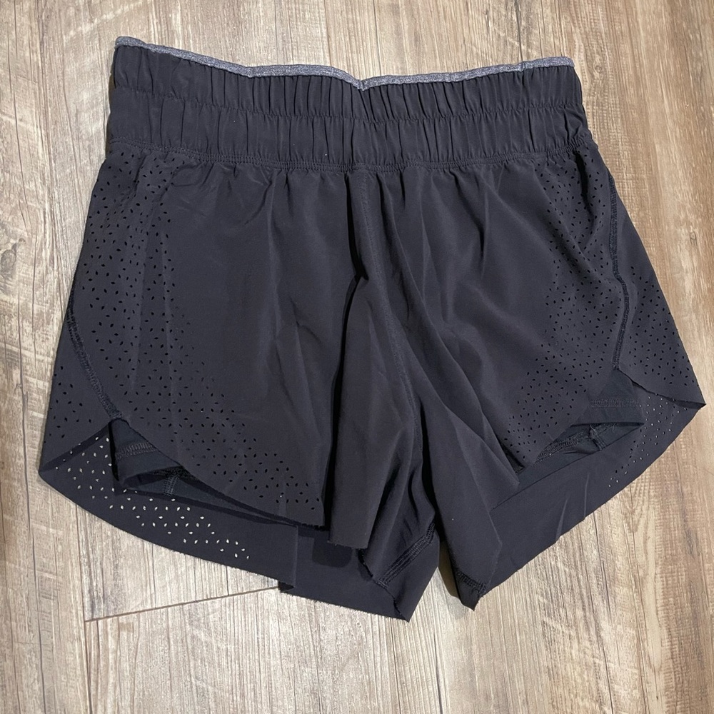 lululemon lined short 2.5”